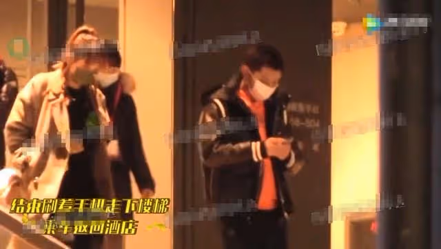 張繼科又買新車?開未上牌豪車高調現身,與女友同回小區感情穩定