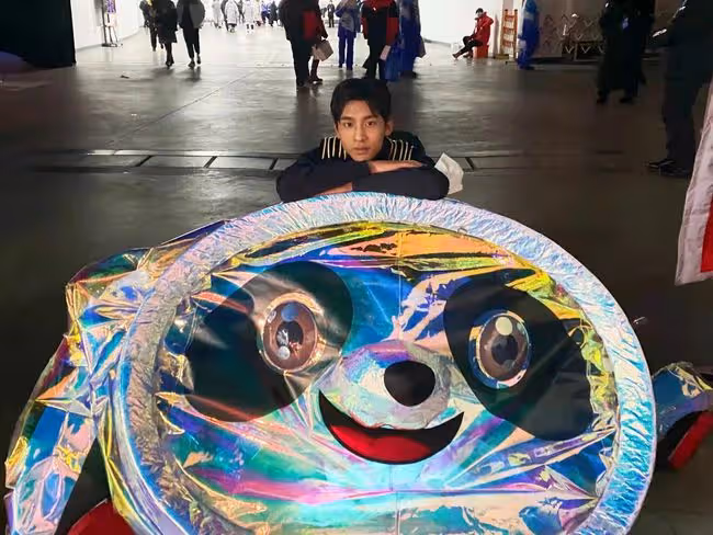 冬奧冰墩墩扮演者火上熱搜!正臉照高顏值大長腿,還有人撞臉楊洋