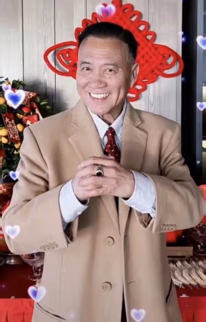 萬梓良拍結婚照!小16歲嬌妻穿鮮紅嫁衣,胸前掛滿黃金飾品太貴氣