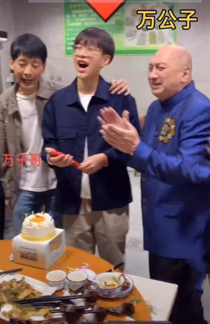 萬梓良拍結婚照!小16歲嬌妻穿鮮紅嫁衣,胸前掛滿黃金飾品太貴氣