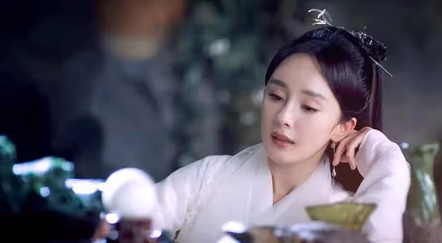 「絕世美女」別硬演,有人一眼就淪陷,有人成為了「童年陰影」