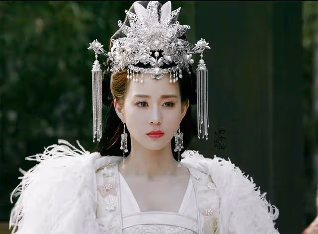 「絕世美女」別硬演,有人一眼就淪陷,有人成為了「童年陰影」