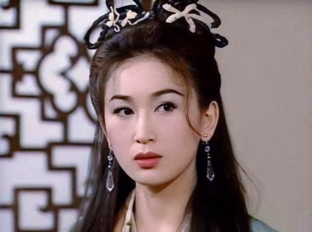「絕世美女」別硬演,有人一眼就淪陷,有人成為了「童年陰影」
