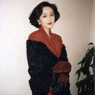 李連杰愛上利智，拋棄懷二胎的黃秋燕，如今她過得怎麼樣？