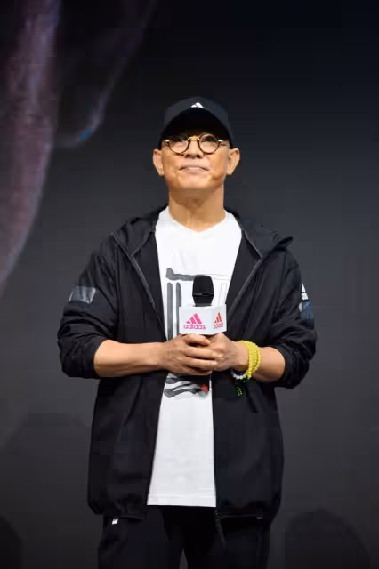 李連杰愛上利智，拋棄懷二胎的黃秋燕，如今她過得怎麼樣？