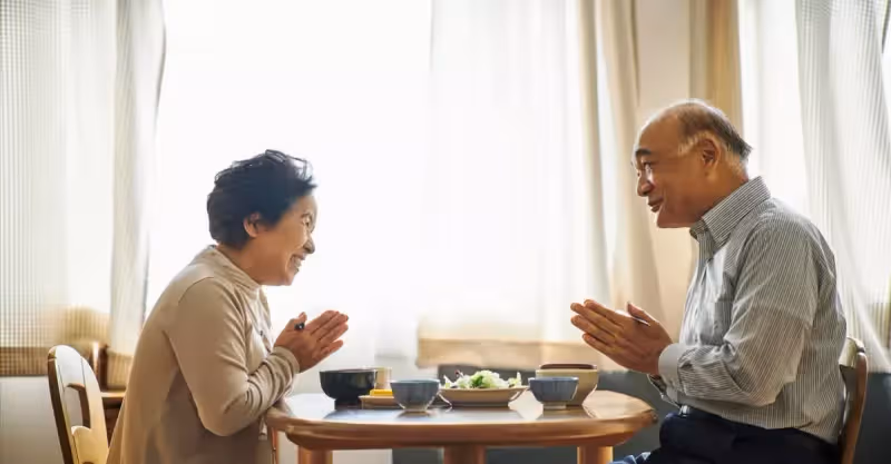 57歲退休女領導相親被氣哭：我就3個要求，他們有啥資格嫌棄我？