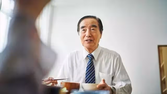 57歲退休女領導相親被氣哭:我就3個要求,他們有啥資格嫌棄我?