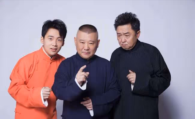 郭德綱為兒慶生,大手筆送六位數蟒袍,不顧非議繡精緻麒麟寓意深