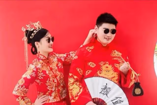 大衣哥經紀人證實離婚傳聞，喊話媒人：30萬媒禮退一下