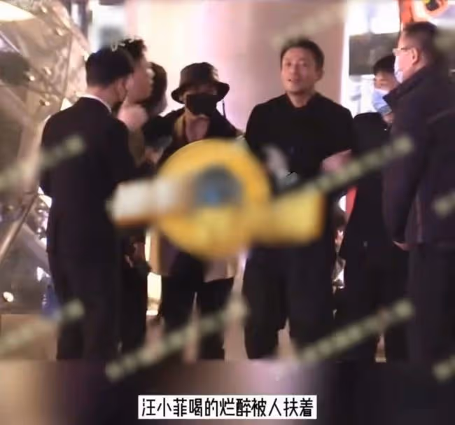 汪小菲張穎穎戀情實錘?深夜醉酒不忘十指緊扣,女方待客如老闆娘