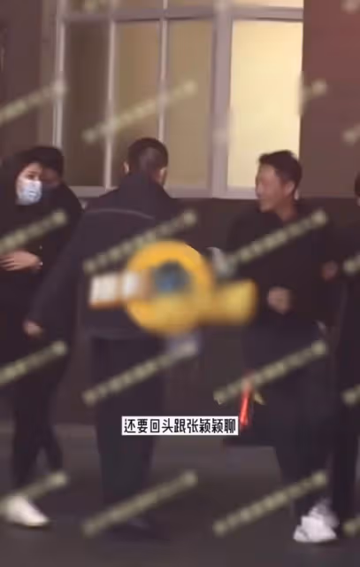 汪小菲張穎穎戀情實錘?深夜醉酒不忘十指緊扣,女方待客如老闆娘