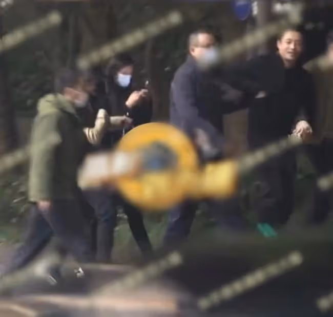 汪小菲張穎穎戀情實錘?深夜醉酒不忘十指緊扣,女方待客如老闆娘
