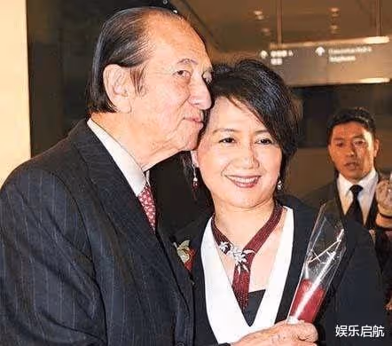 突然被賭王求愛的梁安琪很糾結,嫁給賭王后她證明了自己不是花瓶