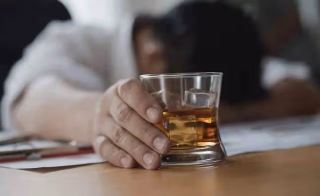 酒醉,我細心伺候他,他抱著我喊著別的女人的名字