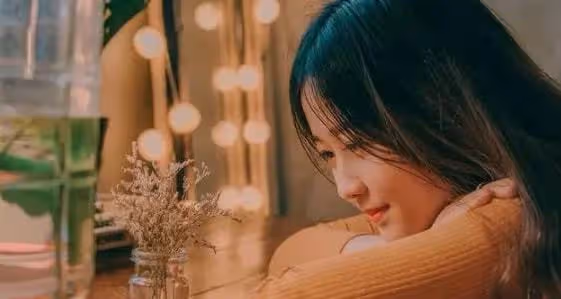 隱婚5年，看見他和前女友的不雅監控後，我果斷離婚
