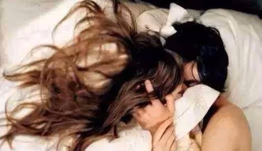隱婚5年,看見他和前女友的不雅監控後,我果斷離婚