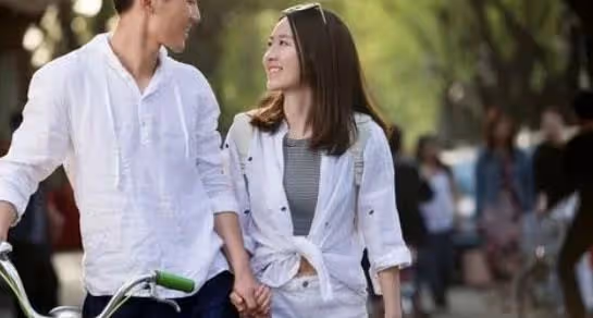 隱婚5年,看見他和前女友的不雅監控後,我果斷離婚