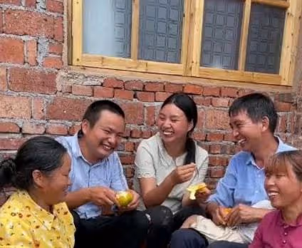 靠炫富出圈的網紅夫婦，直播賣假貨被群嘲，網友：良心不會痛嗎？