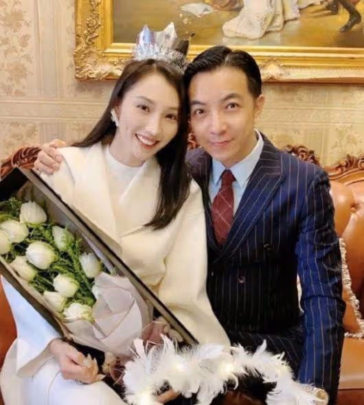靠炫富出圈的網紅夫婦，直播賣假貨被群嘲，網友：良心不會痛嗎？