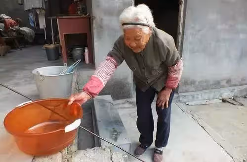 吃素60年,她20歲嫁人沖喜成婚不到1月就守寡 一生無兒無女吃素念佛,曝辛酸內幕:只想為每個人祈福