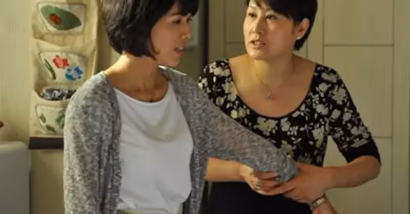 我不要你養，男人幫侄子買房，女兒接走老媽：你不是有侄子嗎？