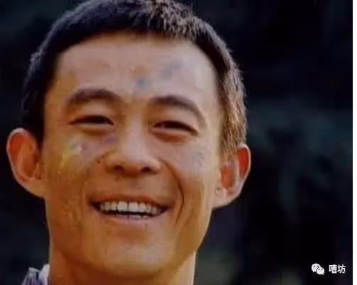 走紅了就拋棄糟糠之妻,三婚娶90後女粉絲,侯勇的人生完美了嗎?