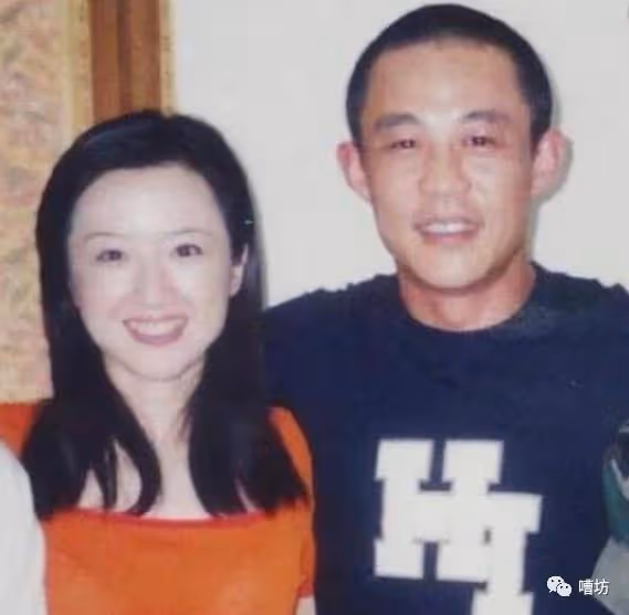 走紅了就拋棄糟糠之妻,三婚娶90後女粉絲,侯勇的人生完美了嗎?