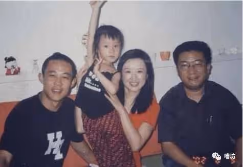 走紅了就拋棄糟糠之妻,三婚娶90後女粉絲,侯勇的人生完美了嗎?