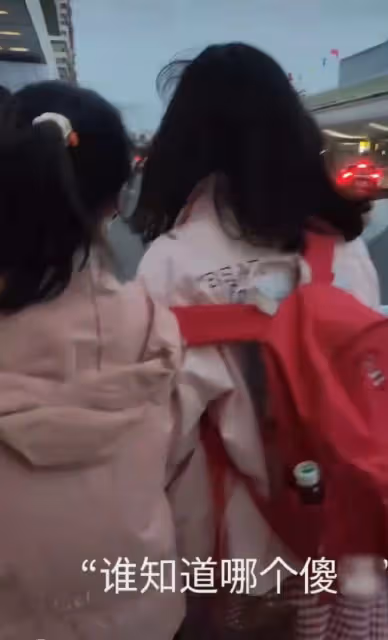 奧運冠軍劉詩雯被當眾辱罵!遭猥瑣男調戲笑一個,起鬨嘲笑引眾怒