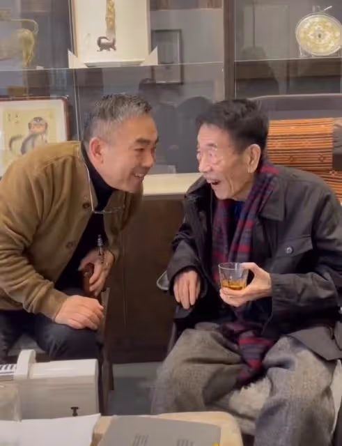 90歲楊少華聊女足眉飛色舞!豎拇指稱喜歡,不願楊議提男足直擺手