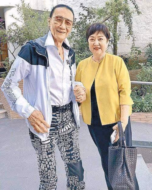 香港疫情嚴峻!謝賢前妻動兩次手術又染皰疹,舒淇嘆過年寸步難行