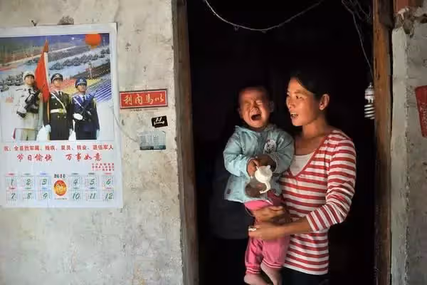 父親早逝留下寡母孤兒，家境清苦母親又腿殘，沒想到靠著「三袋米」她把兒子送進了名校！