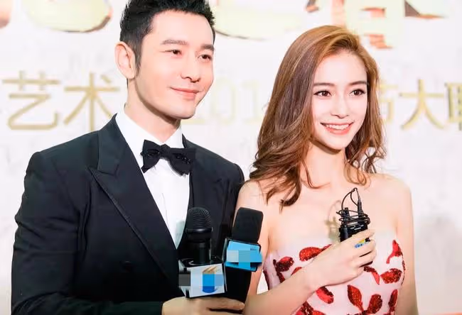黃曉明過年待劇組,拿5萬塊做彩頭玩遊戲,員工拿錢笑得合不攏嘴