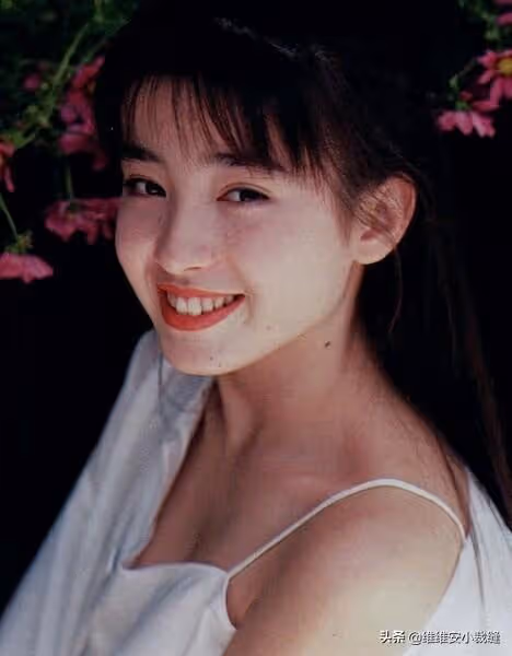 宮澤理惠的狀態絕了!近50歲憑顏值狀態登上熱搜,美得不像話