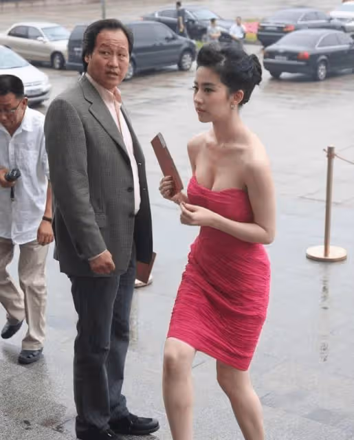 劉亦菲上學時為啥沒有人追?當看到她的學生照後,網友:這誰敢追