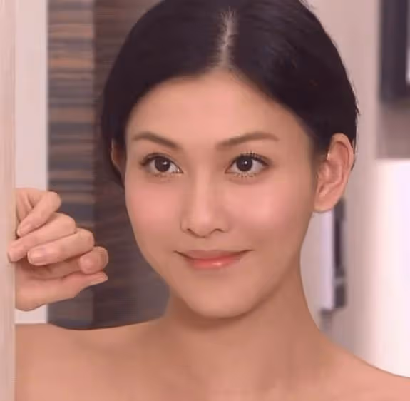 李彩華出動過百萬私服演豪門少奶奶,穿上萬睡衣出鏡被質疑是A貨