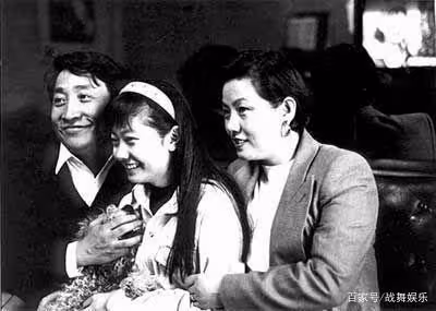 姜昆:女兒爆紅後將她送出國外,斷了她的明星夢,卻帶養子上春晚