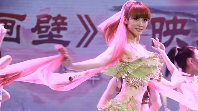 柳岩：被陳凱歌送上風口浪尖，當伴娘成行業笑柄，她做錯了什麼？