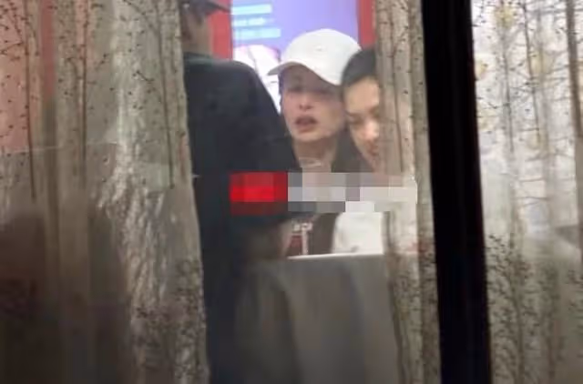 33歲穎兒身體引擔憂,深夜被兩異性賣力架上車,身體疲軟走路不穩