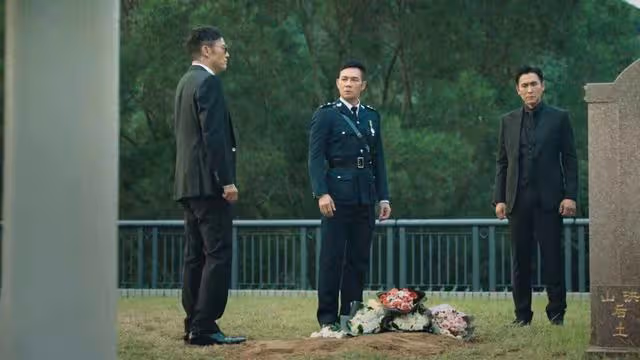 意外驚喜！59歲張兆輝逛街偶遇《愛回家》劇組，主動上前與友敘舊