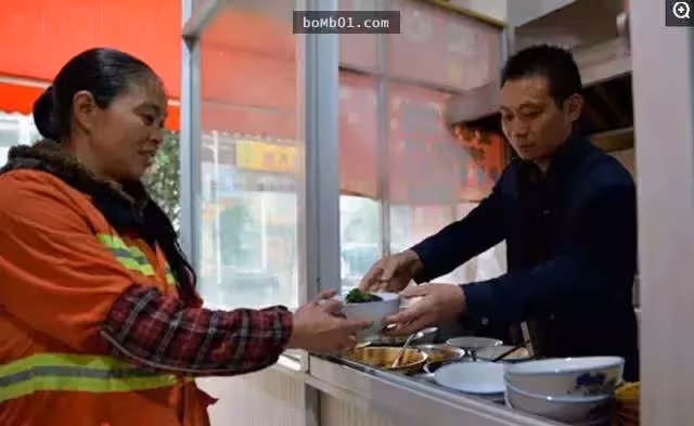 老闆不怕虧本「2年送1萬碗」愛心豆花麵,免費提供給工人、殘障人士士和現役軍人…現在每天都賺錢!