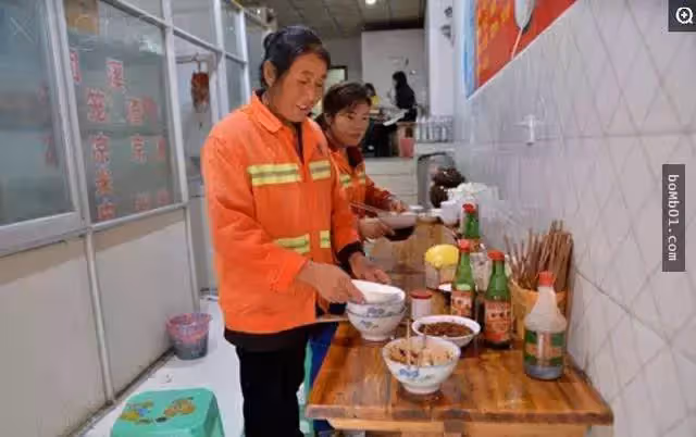 老闆不怕虧本「2年送1萬碗」愛心豆花麵,免費提供給工人、殘障人士士和現役軍人…現在每天都賺錢!