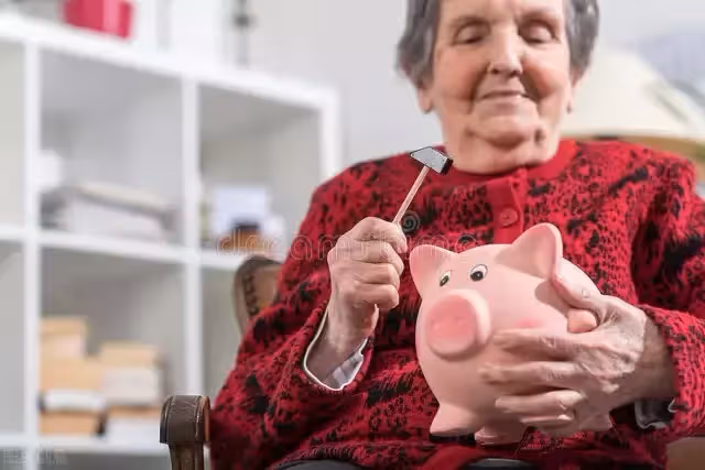 人老了要不要「把存款」告訴兒女呢?一位70歲老人的做法:聰明又有效「晚年幸福無憂」