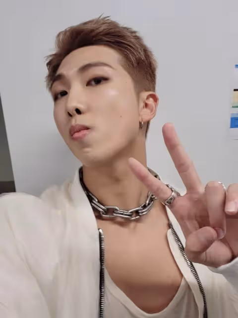 BTS RM支持韓國選手,遭網民洗版!女團成員因一句話惹怒韓國網民