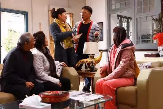 因為十萬元錢,全家逼我向婆婆道歉......我要求親戚全到場,現在他們全家腸子都悔青了