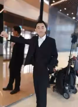 55歲徐亨當年宣告破產「親友紛紛閃避」唯獨他不離棄,慷慨解囊650萬「度過難關」,淚謝:演藝圈唯一的恩人