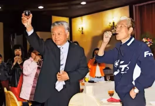 55歲徐亨當年宣告破產「親友紛紛閃避」唯獨他不離棄,慷慨解囊650萬「度過難關」,淚謝:演藝圈唯一的恩人