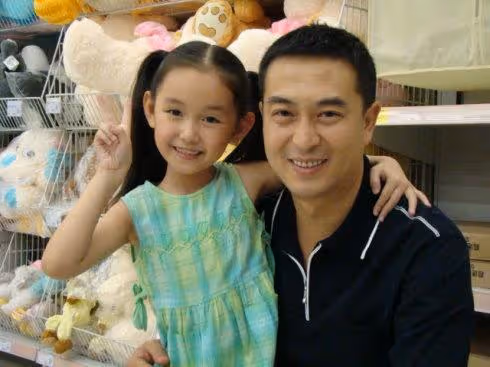 張嘉譯的「女兒們」人比花嬌，個個不俗，蔣依依才是「大女兒」