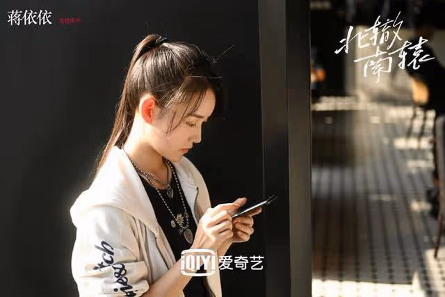 張嘉譯的「女兒們」人比花嬌，個個不俗，蔣依依才是「大女兒」
