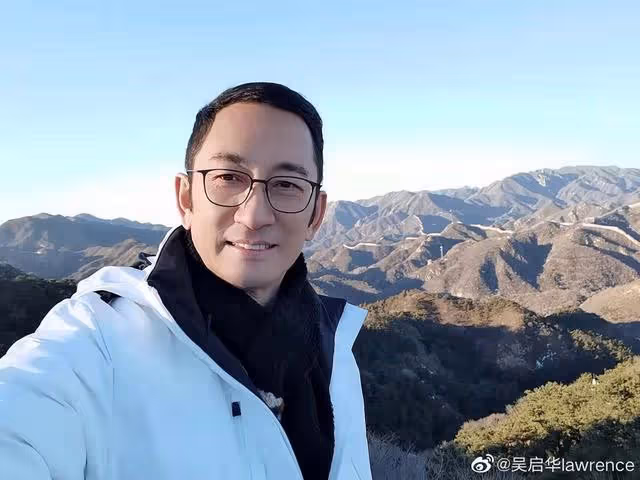 吳啟華愛女吳熙兒曬美照,13歲打扮成熟,讀國際學校一年學費20萬